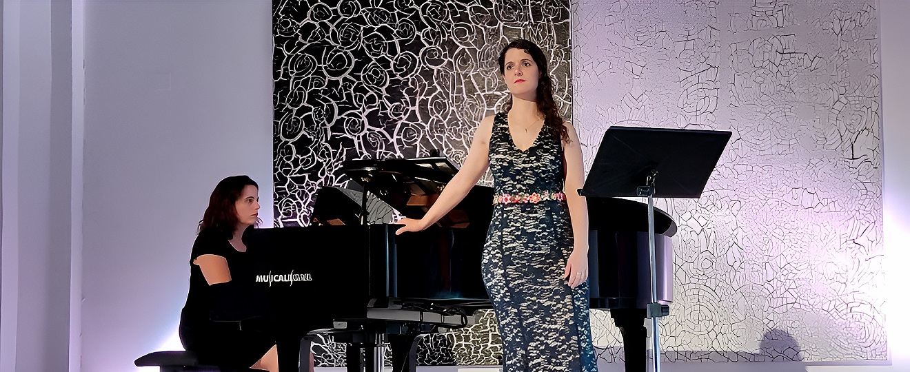 Alicia Sánchez, soprano y Marta Leiva, piano