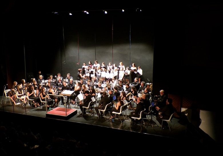 Concierto de Zarzuela / Asoc. Amigos de la Música y Asoc. Coral Stma. Trinidad - PATIO DE COMEDIAS (Torralba de Calatrava)