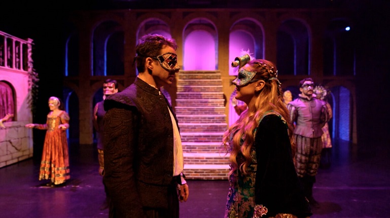 Romeo y Julieta el musical, by Theatre Properties
